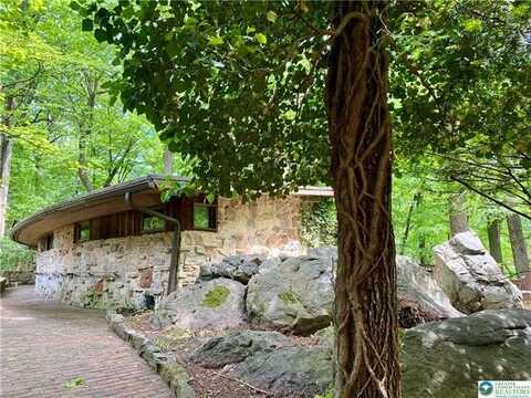 2700 Lanze Lane, Allentown, PA 18103