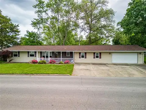 1103 W Boone Street, Salem, IL 62881