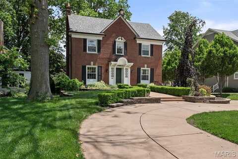582 S Berry Road, Webster Groves, MO 63122
