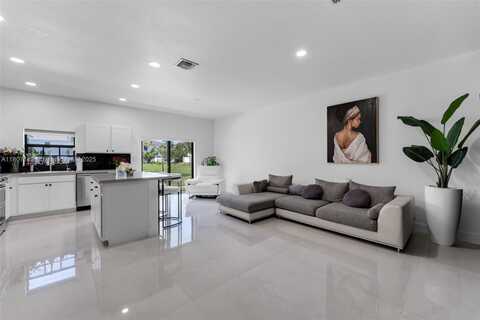 617 SW 11th St, Florida City, FL 33034