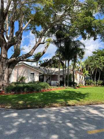 9620 E Calusa Club Dr, Miami, FL 33186