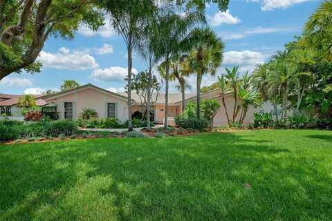 9620 E Calusa Club Dr, Miami, FL 33186