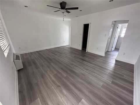 916 W 42nd St, Miami Beach, FL 33140