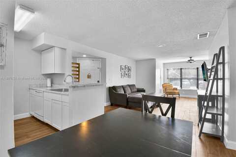 2866 S University Dr, Davie, FL 33328