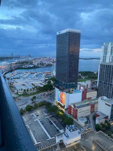 159 NE 6th St, Miami, FL 33132