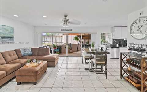 7 N Greenway Vlg N, Royal Palm Beach, FL 33411