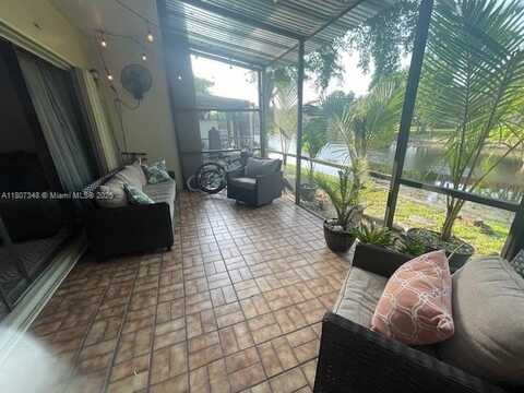 203 Jacaranda Dr, Plantation, FL 33324