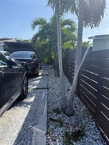 16700 NW 72nd Ct, Hialeah, FL 33015