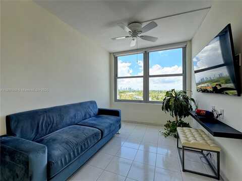 2899 Collins Ave, Miami Beach, FL 33140