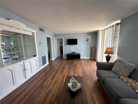 7900 Tatum Waterway Dr, Miami Beach, FL 33141