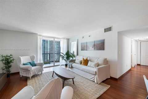 1200 Brickell Bay Dr, Miami, FL 33131