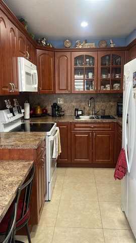 1560 W 46th St, Hialeah, FL 33012