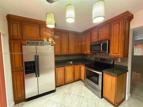 680 NW 82nd Pl, Miami, FL 33126