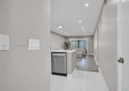 100 Ashbury Rd, Hollywood, FL 33024
