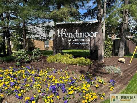 414 Cricket Lane, Woodbridge, NJ 07095