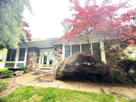 1 Crabapple Court, Brunswick Gardens, NJ 08540