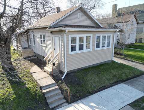 1314 Dr Martin Luther King Dr, Racine, WI 53404