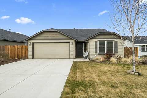 2211 NE 3rd Street, Redmond, OR 97756