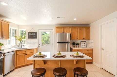 61343 Woodbury Lane, Bend, OR 97702
