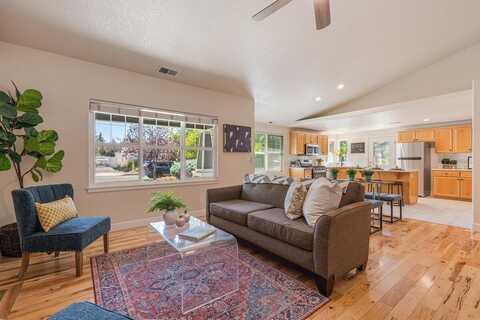 61343 Woodbury Lane, Bend, OR 97702