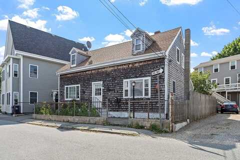 22 Taylor St, Gloucester, MA 01930
