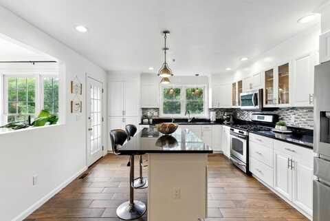 12 Paul Revere Path, Hopkinton, MA 01748