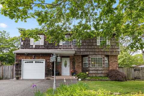 60 Heston Road, Shirley, NY 11967