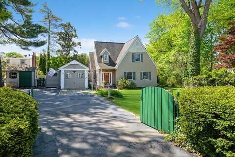 20 High Avenue, Glen Cove, NY 11542