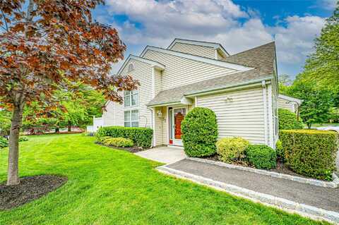 53 Mystic Circle, Bay Shore, NY 11706