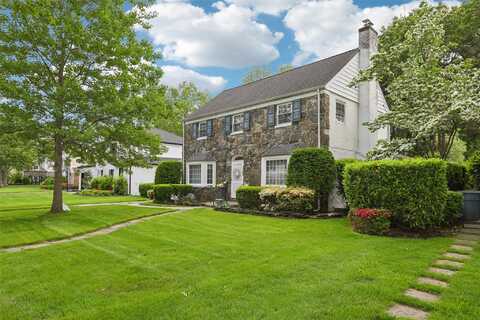 42 Huntington Road, Garden City, NY 11530