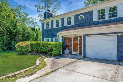 4 Hillcrest Lane, Ridge, NY 11961