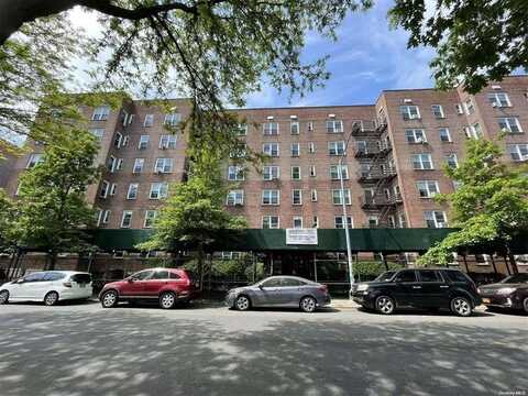 42-40 Bowne St, Flushing, NY 11355