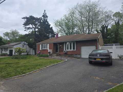 2905 Heather Avenue, Medford, NY 11763