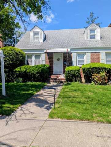 13 Surrey Lane, New Hyde Park, NY 11040