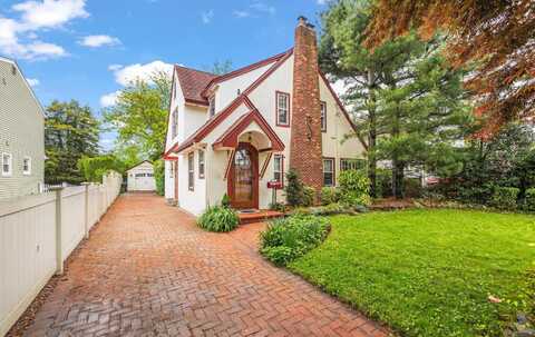 42 Robbins Avenue, Amityville, NY 11701