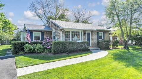 12 Halsey Avenue, East Quogue, NY 11942