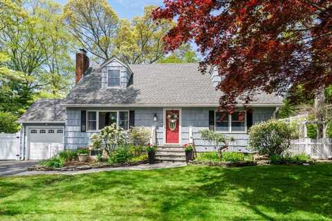 7 Mayflower Court, Centerport, NY 11721