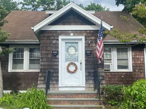 602 Clocks Boulevard, Massapequa, NY 11758
