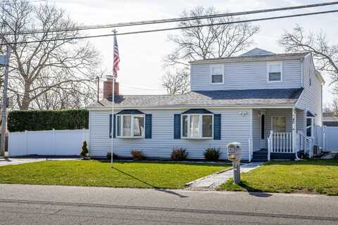 40 Fry Boulevard, Patchogue, NY 11772
