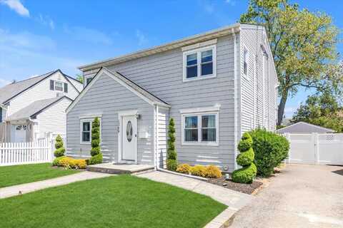2389 Spruce Street, Seaford, NY 11783