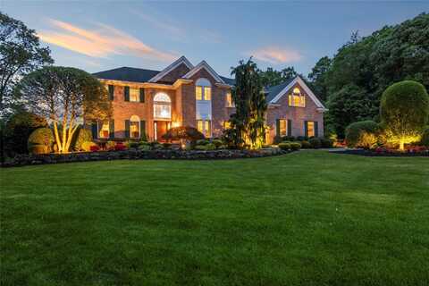 10 Spinnaker Court, Northport, NY 11768