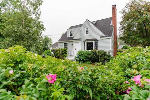 9 Phillips Road, Falmouth, ME 04105