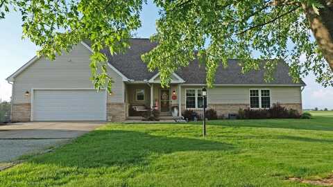 29 N Deer Lake N, Villa Grove, IL 61956