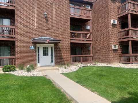 330 Shorewood Drive, Glendale Heights, IL 60139