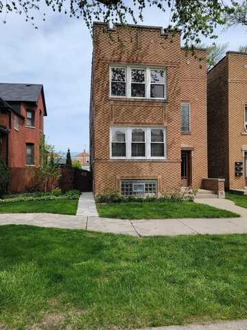 5202 W Winona Street, Chicago, IL 60630
