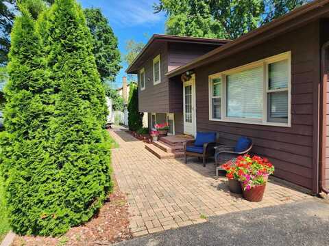 2810 Brentwood Lane, McHenry, IL 60050