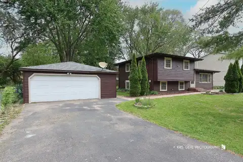 2810 Brentwood Lane, McHenry, IL 60050