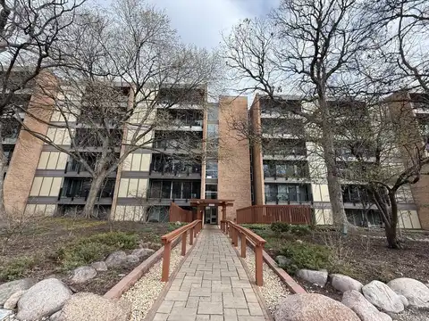 6000 Oakwood Drive, Lisle, IL 60532