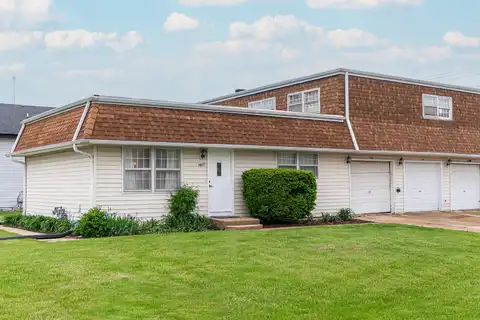 1409 E Stonehenge Drive, Sycamore, IL 60178
