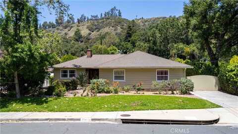 2741 E Glenoaks Boulevard, Glendale, CA 91206